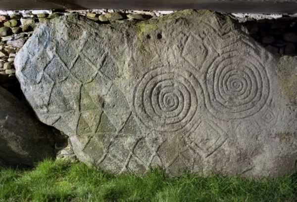 Newgrange kerbstone 67 (lozenges & spirals)