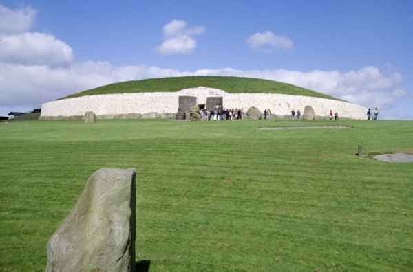 Newgrange Passage Tomb Front