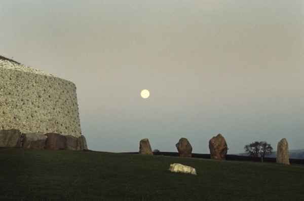 Full Moon over the Great Circle