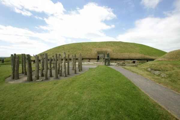 Side chamber in Dowth South