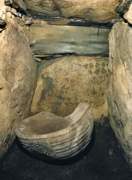 Right recess in eastern chamber of Knowth (decorated basin stone)
